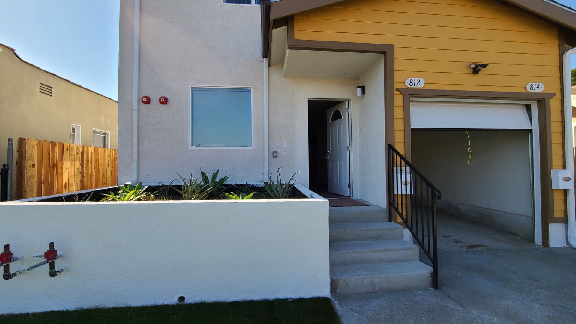 LOS ANGELES Apartment: 812 E 76th Pl