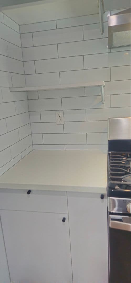 LOS ANGELES Apartment: 926 E 57TH ST