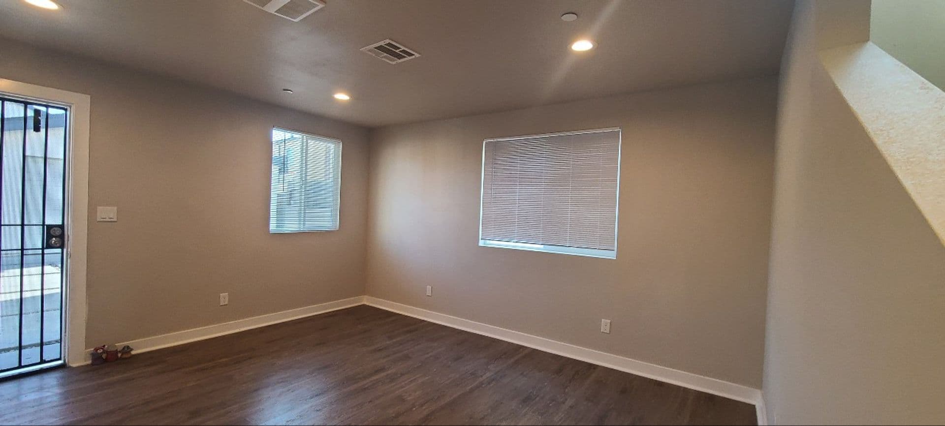 Los Angeles Apartment: 150 E 109th Pl