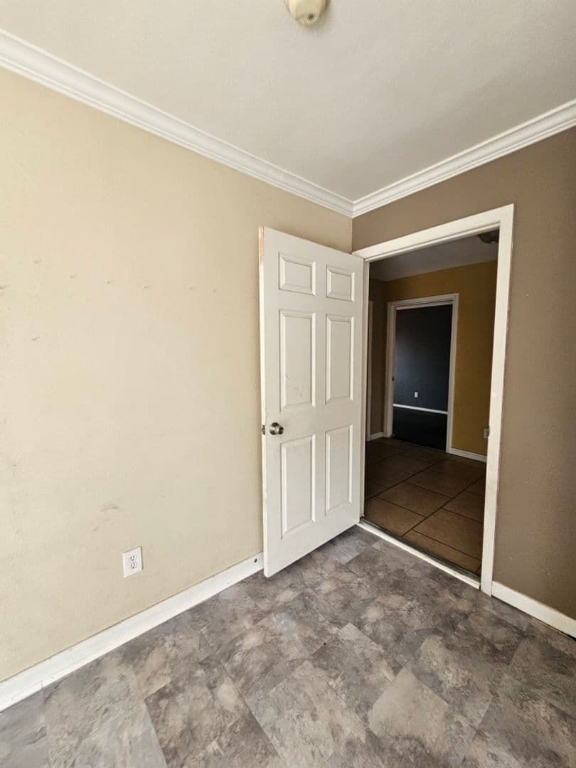 LOS ANGELES Apartment: 1319 E 59TH PL