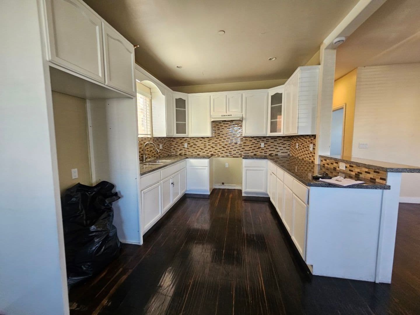 Los Angeles Apartment: 6629 Denver ave