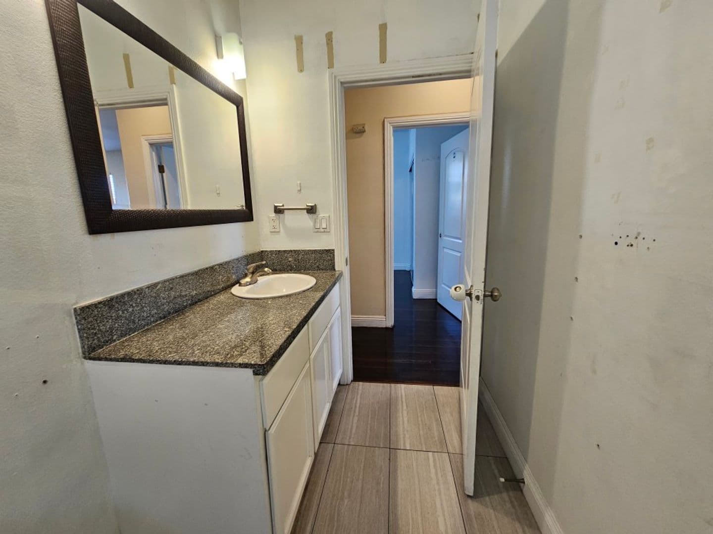 Los Angeles Apartment: 6629 Denver ave