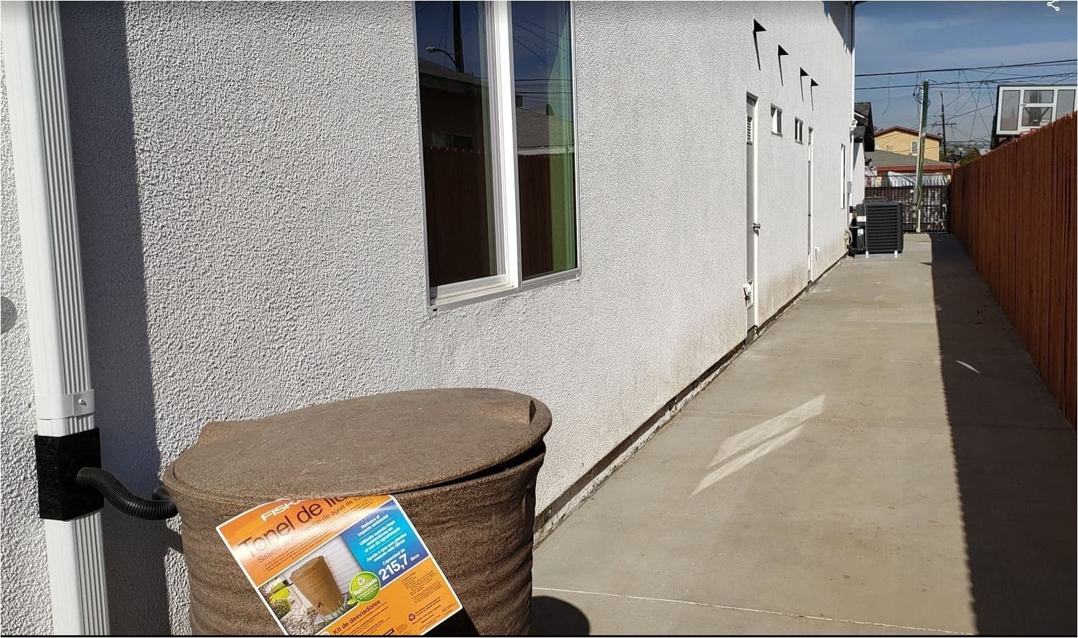 LOS ANGELES Apartment: 1627 E 88TH ST