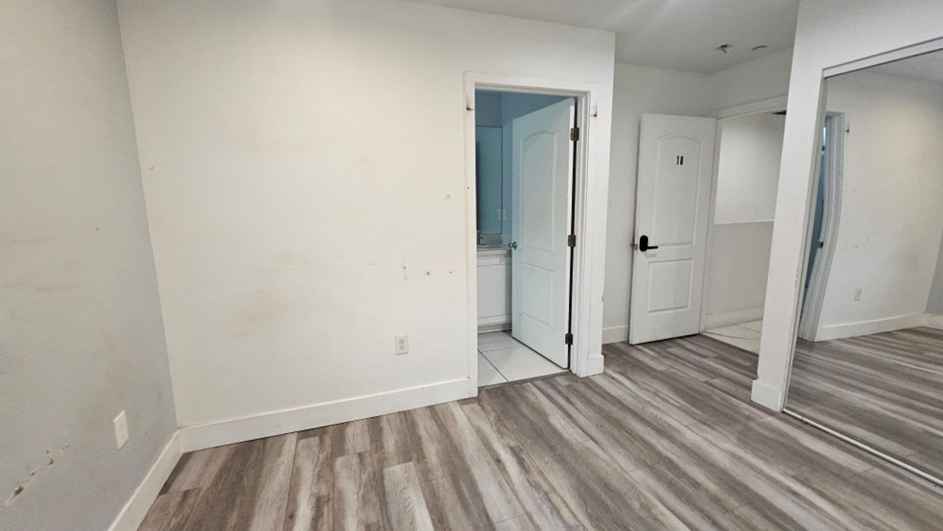 Los Angeles Apartment: 232 E 27th St.