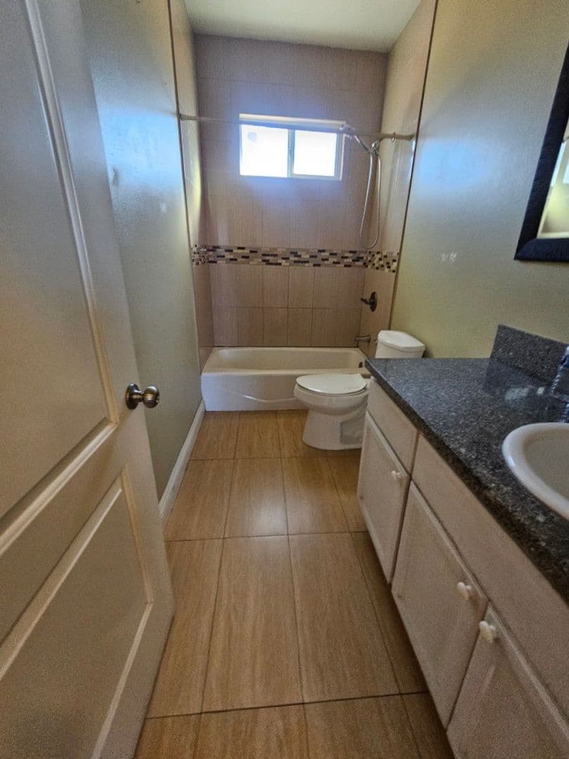 Los Angeles Apartment: 6629 Denver ave