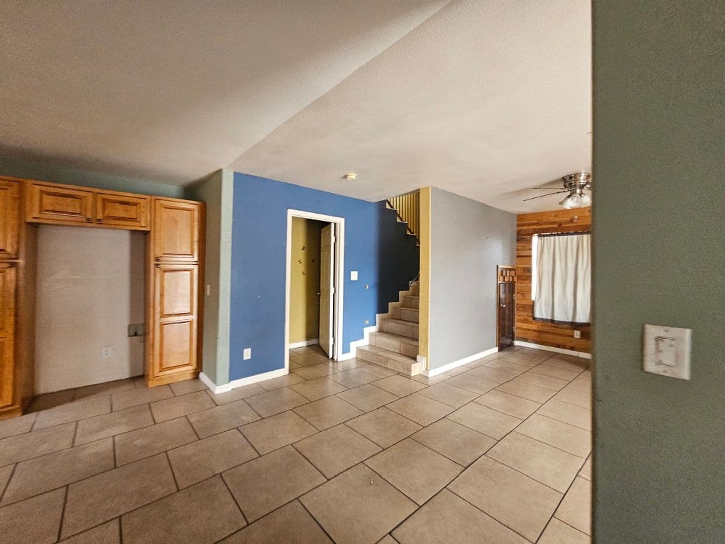 LOS ANGELES Apartment: 1319 E 59TH PL