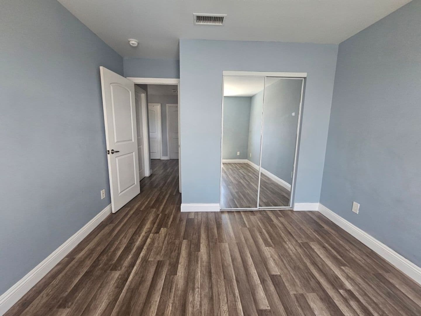Los Angeles Apartment: 718 W 85TH ST