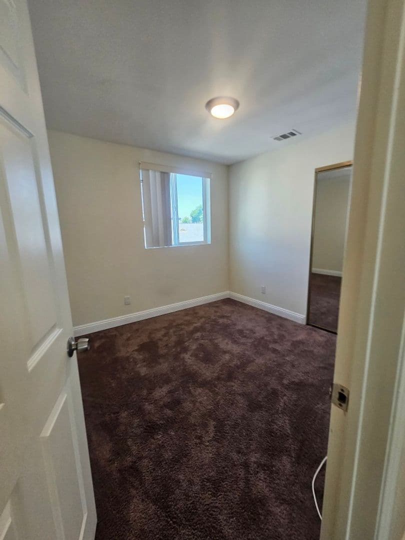 LOS ANGELES Apartment: 812 E 76th Pl