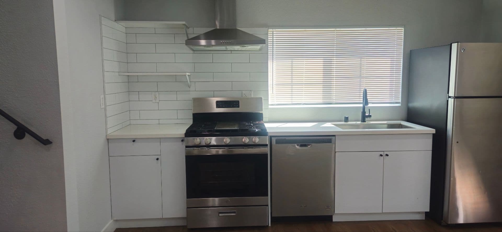 LOS ANGELES Apartment: 926 E 57TH ST
