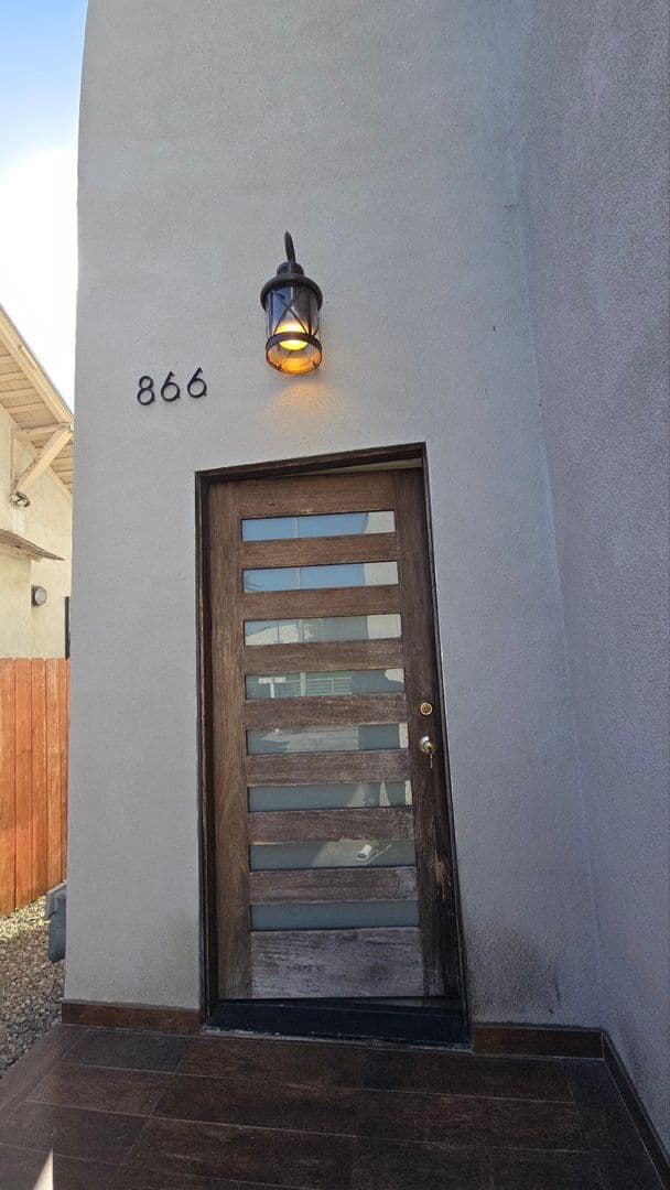 LOS ANGELES Apartment: 866 E 46th St