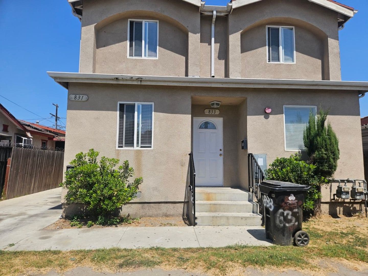 Los Angeles Apartment: 831 e 80th st