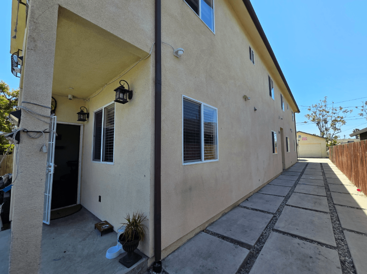 Los Angeles Apartment: 6629 Denver ave