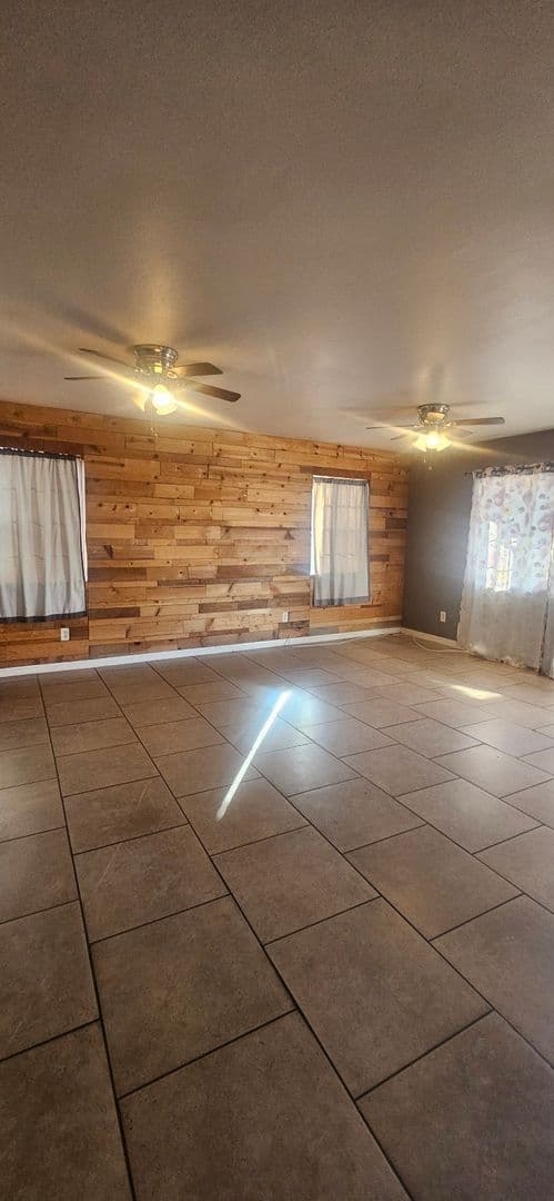 LOS ANGELES Apartment: 1319 E 59TH PL