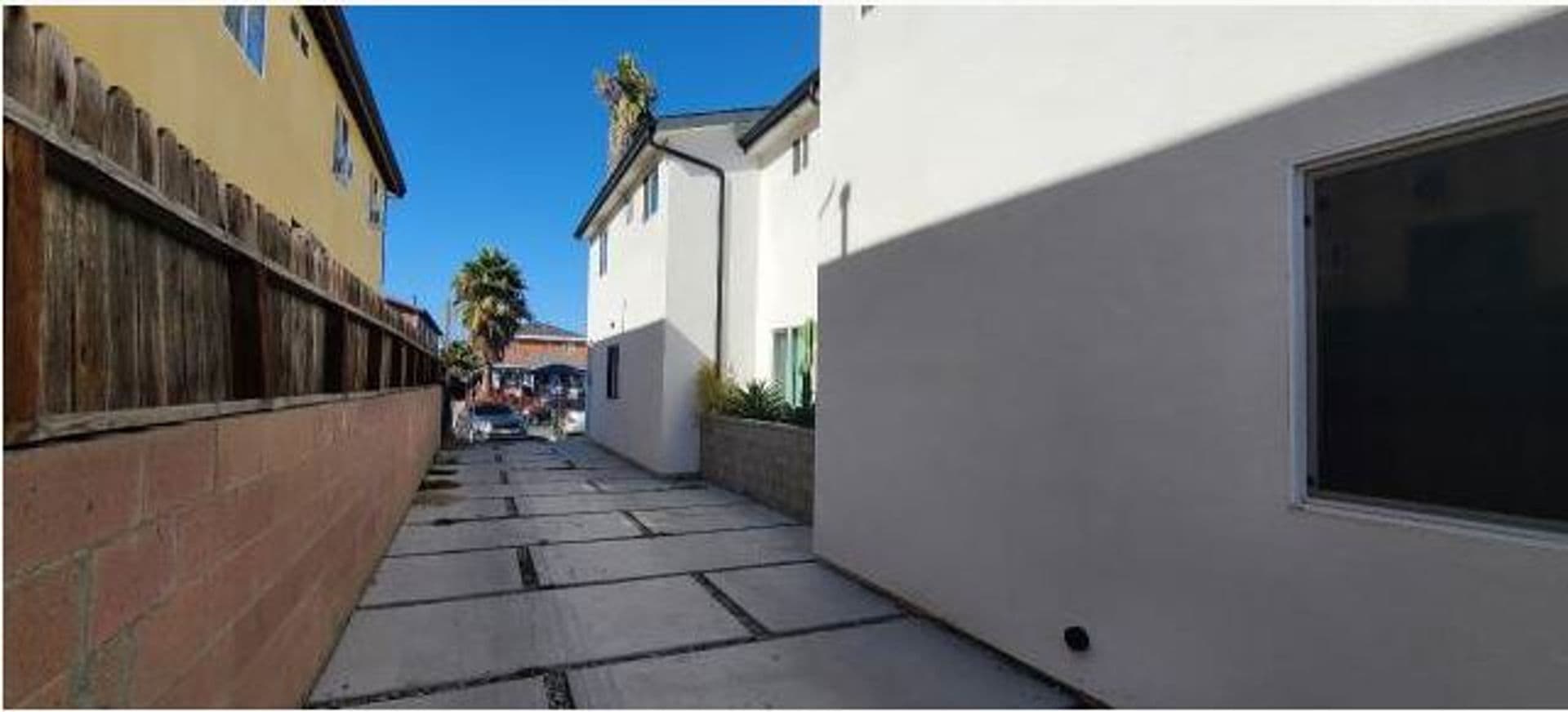 Los Angeles Apartment: 150 E 109th Pl