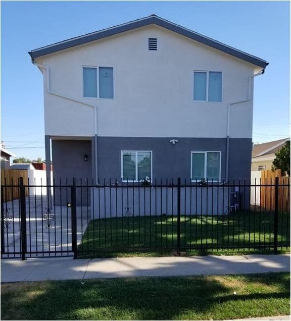 Los Angeles Apartment: 718 W 85TH ST