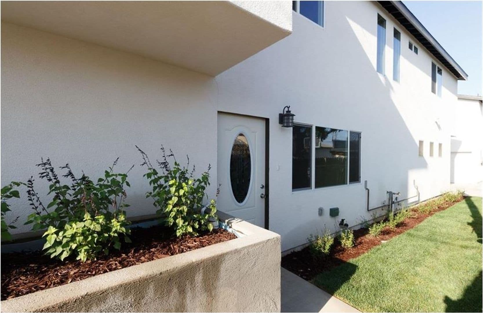 LOS ANGELES Apartment: 1627 E 88TH ST
