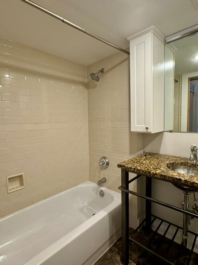 Des Moines Apartment: 110-112 10th Street