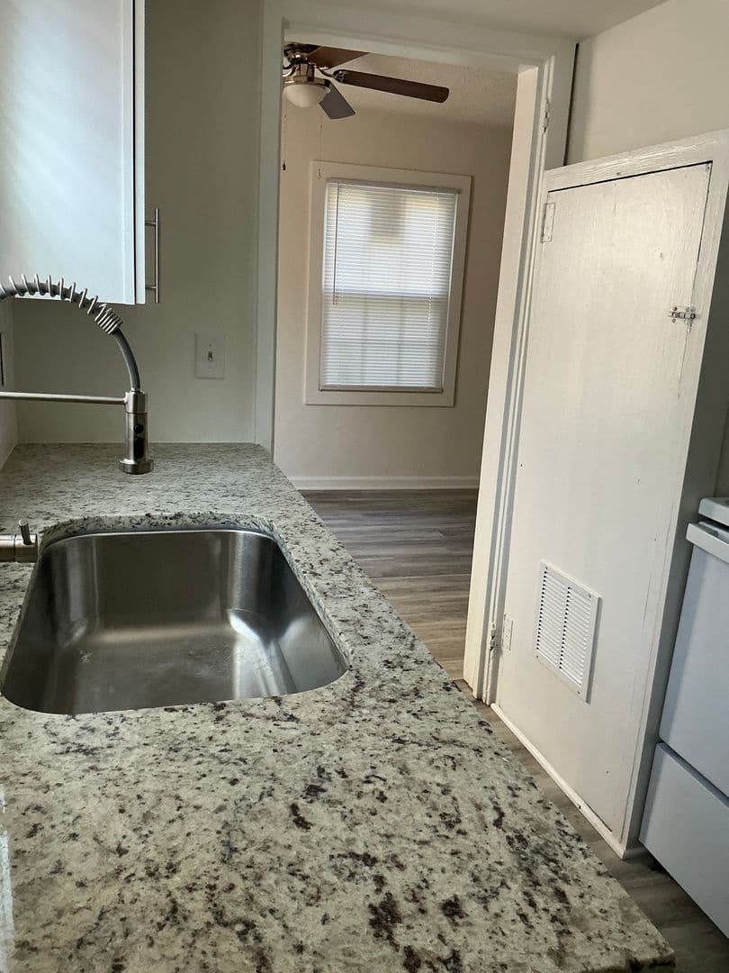 Augusta House: 801 A5 Monte Sano Avenue