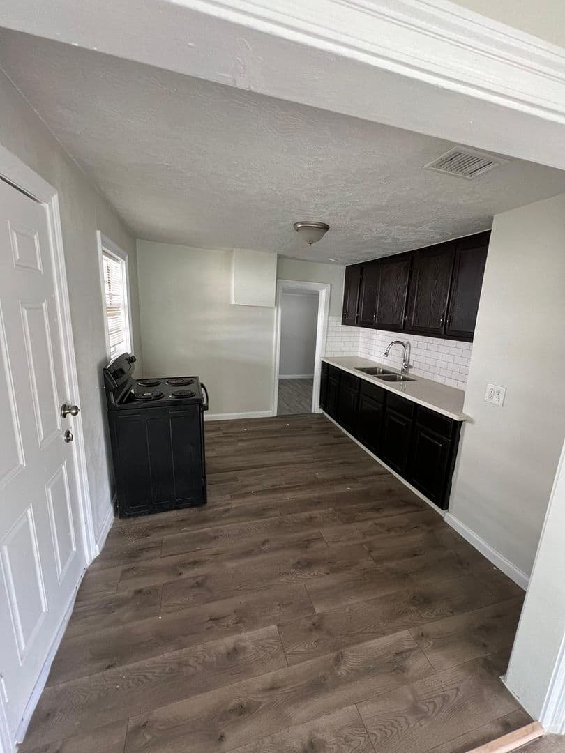 Groves House: 2628 4th Ave