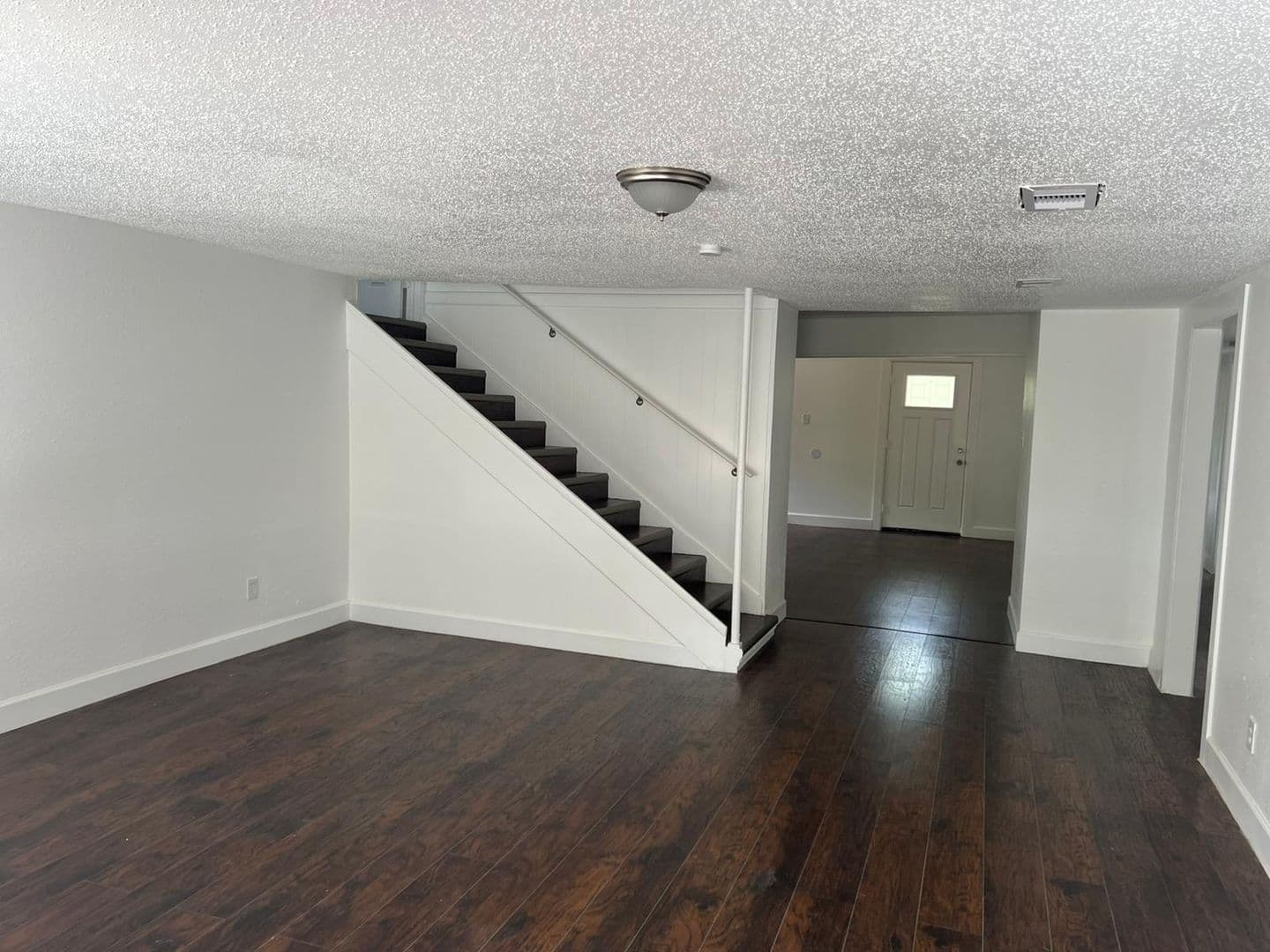 Lake Jackson House: 603 Magnolia St