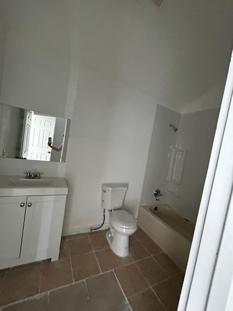 Beaumont Apartment: 1142 Lyle St