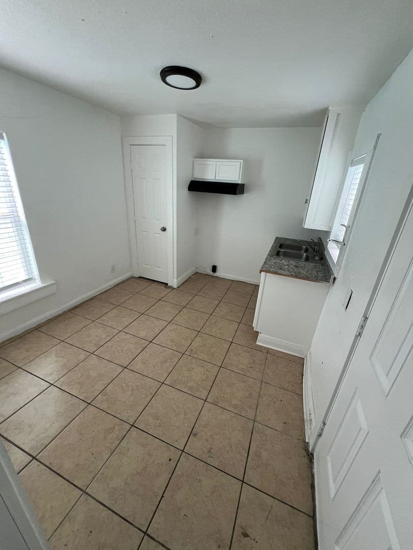 Corpus Christi Apartment: 1533 10th St