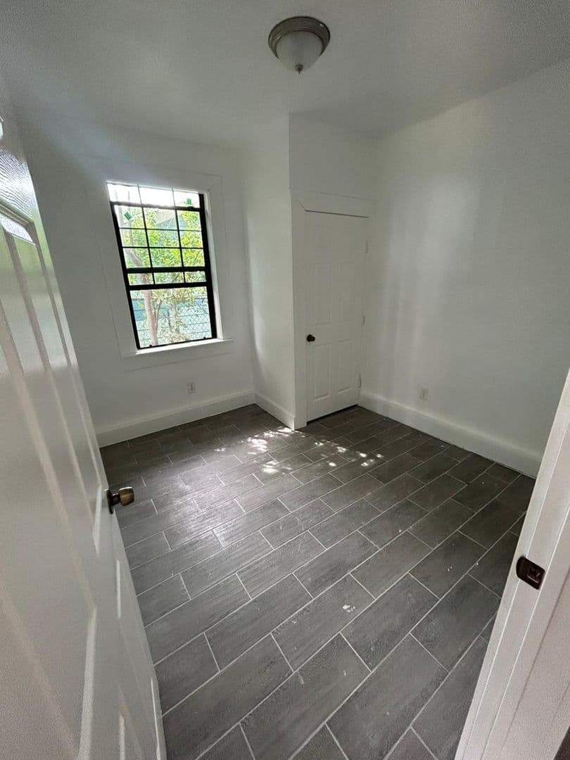 Beaumont Apartment: 1142 Lyle St