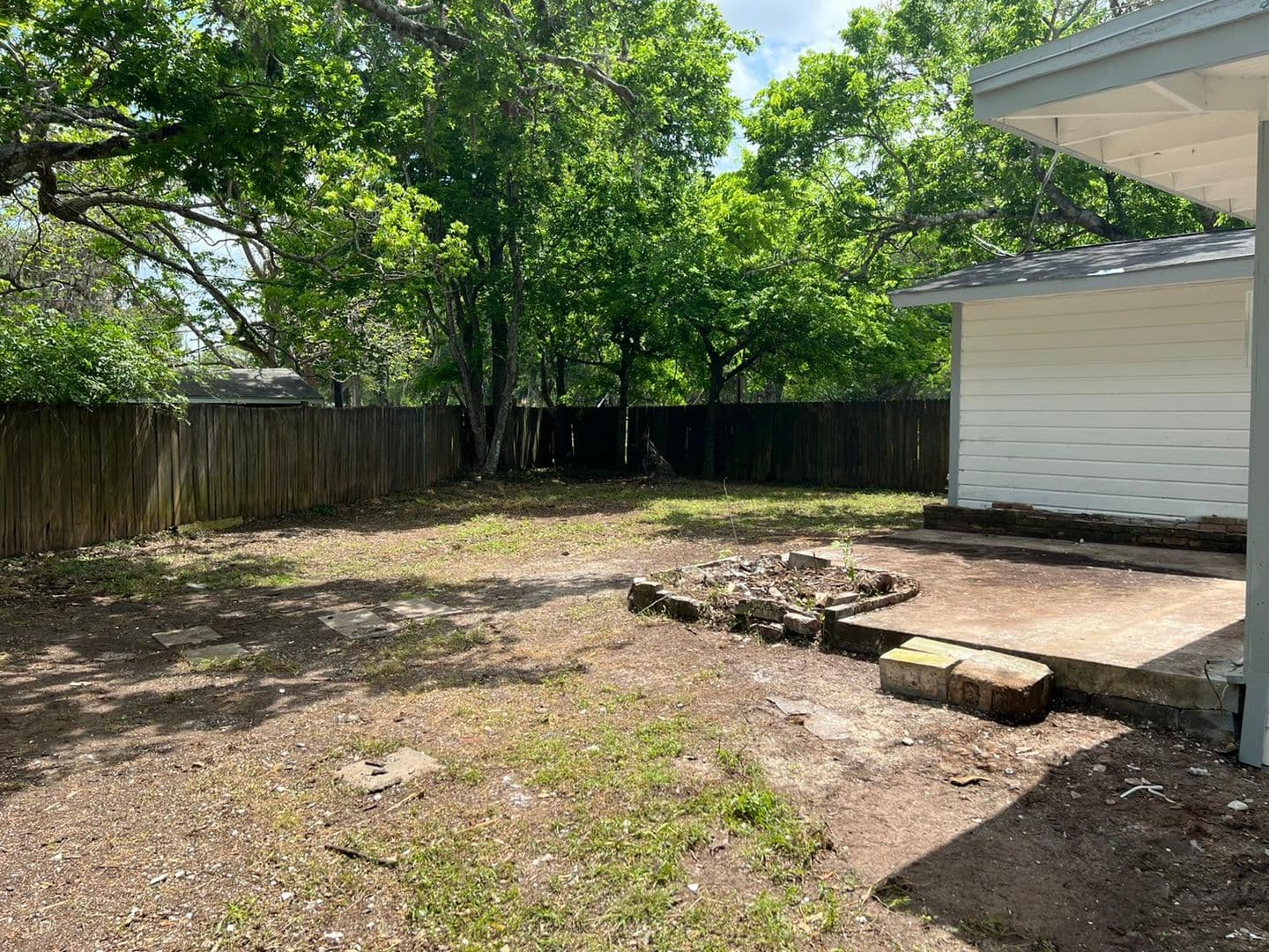 Lake Jackson House: 603 Magnolia St