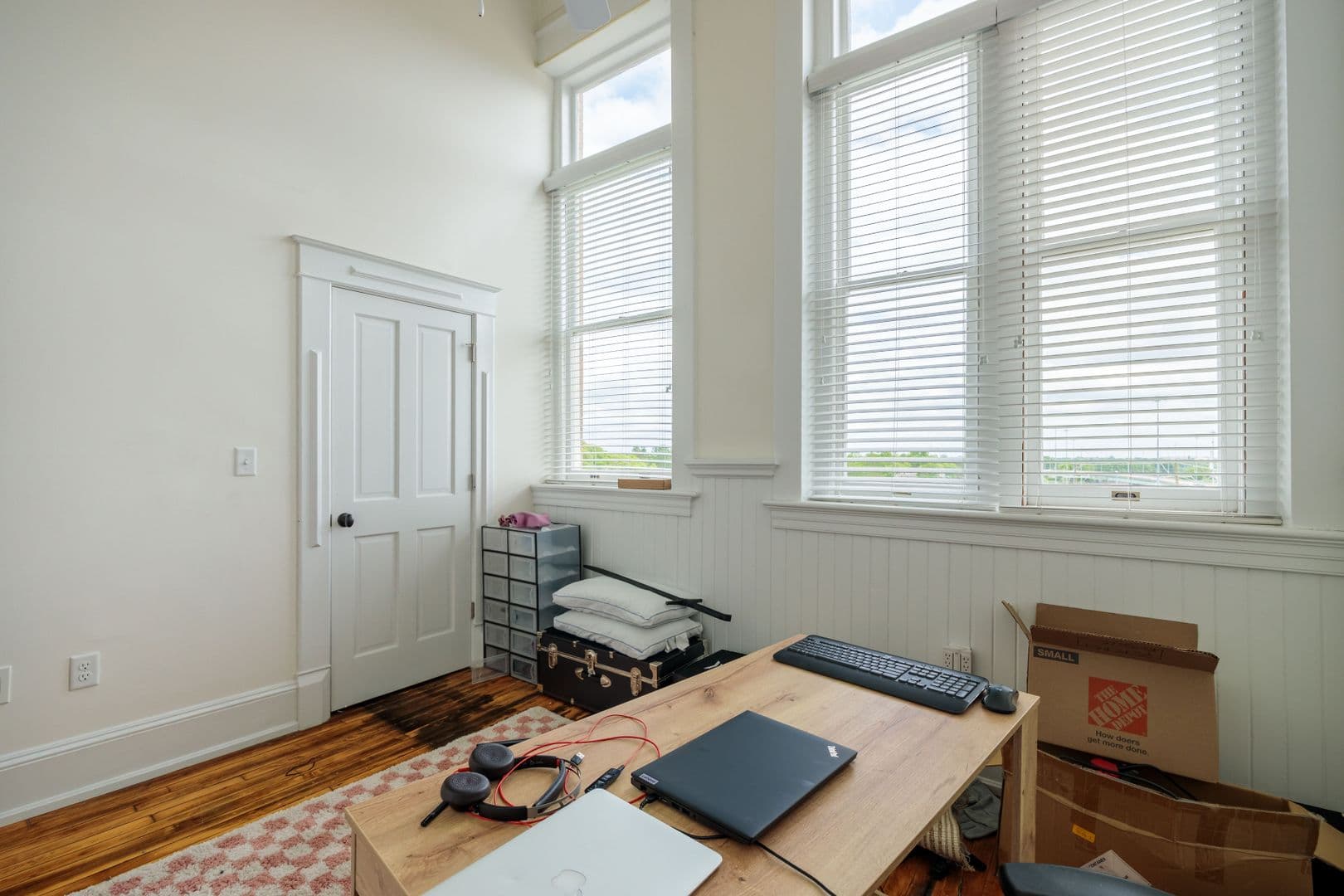 Richmond Apartment: 900 St James St
