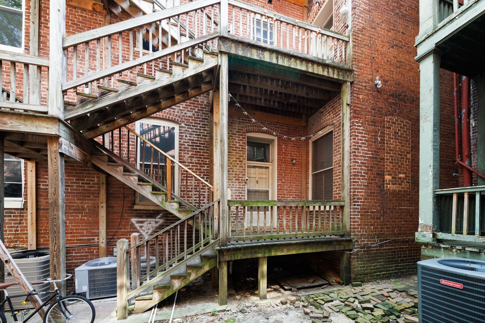 Richmond Apartment: 818 W Franklin St
