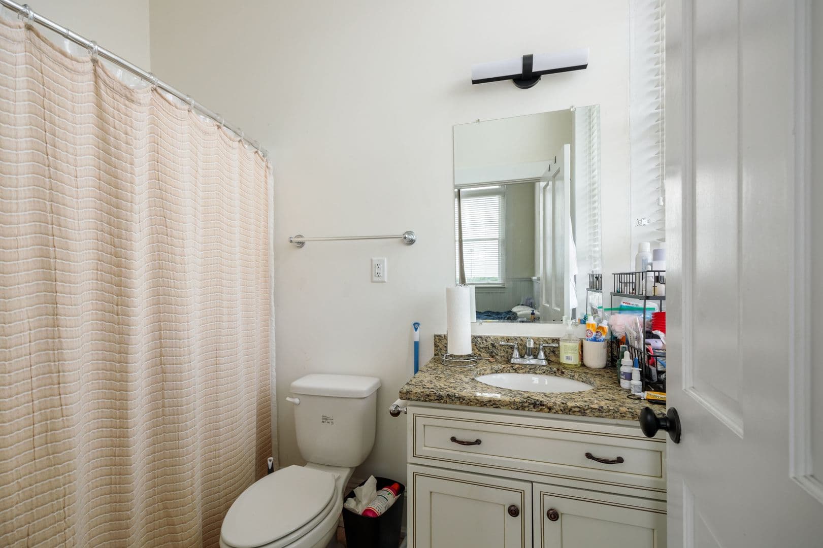 Richmond Apartment: 900 St James St