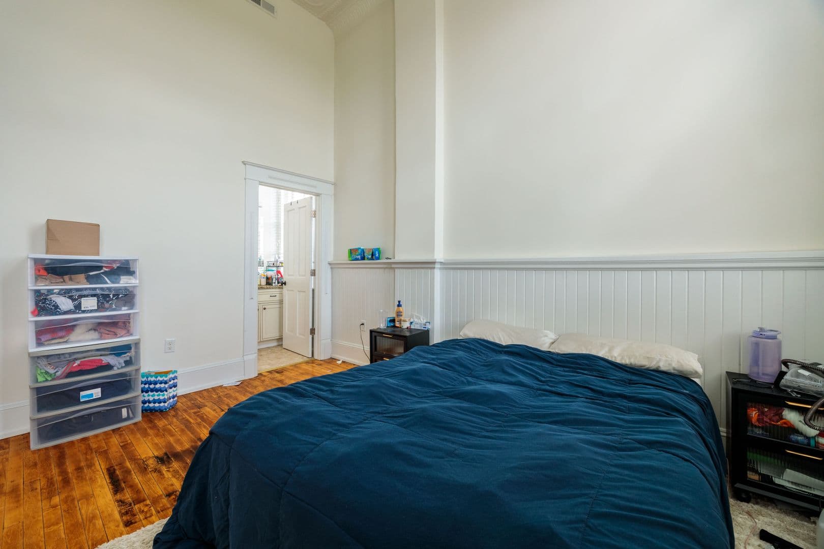 Richmond Apartment: 900 St James St