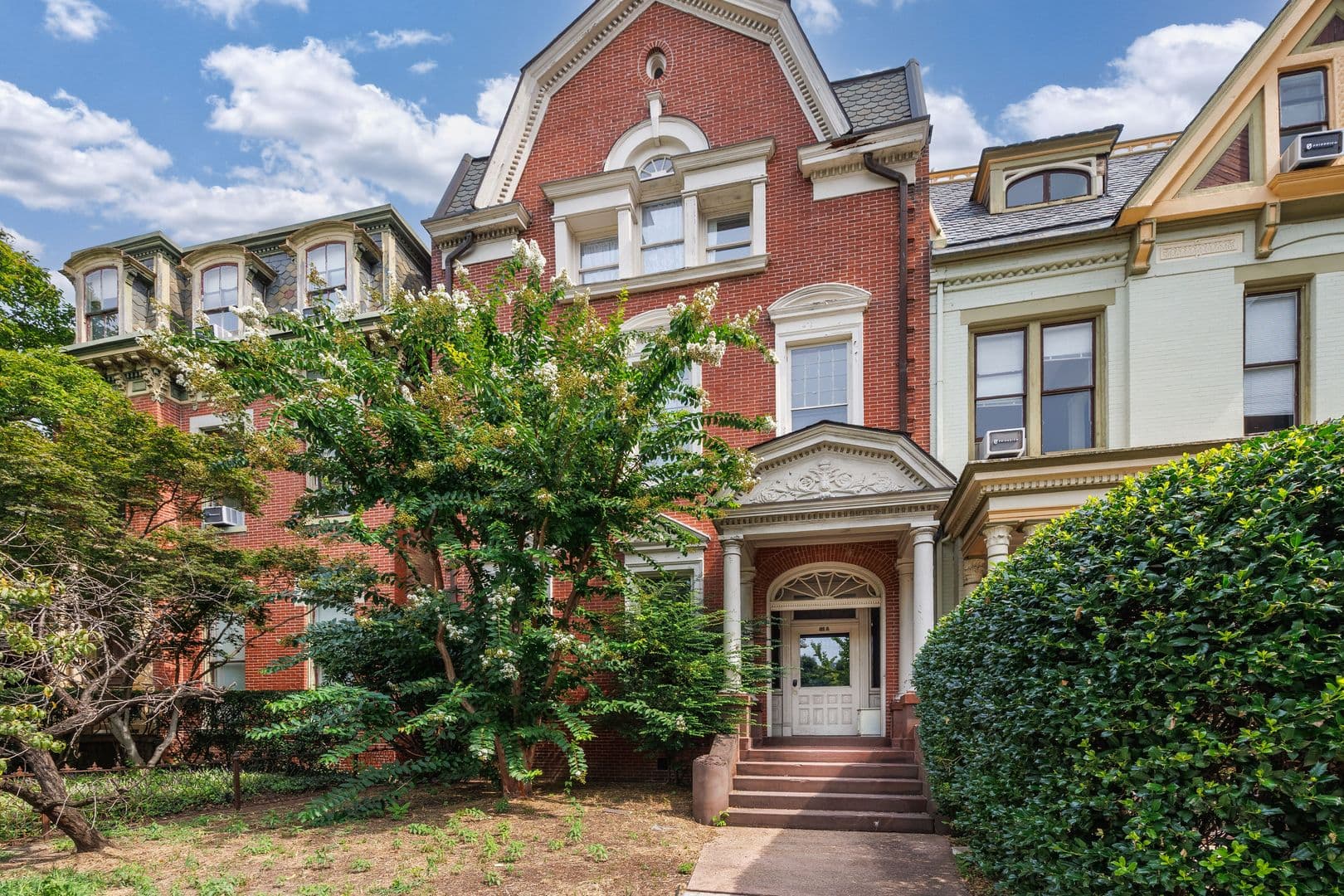 Richmond Apartment: 818 W Franklin St