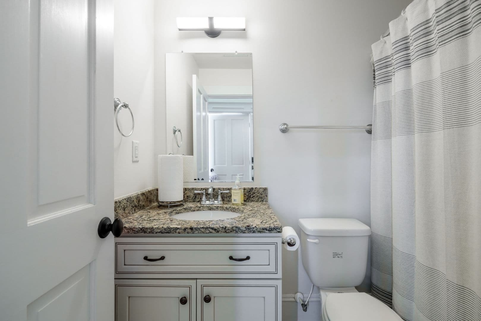 Richmond Apartment: 900 St James St