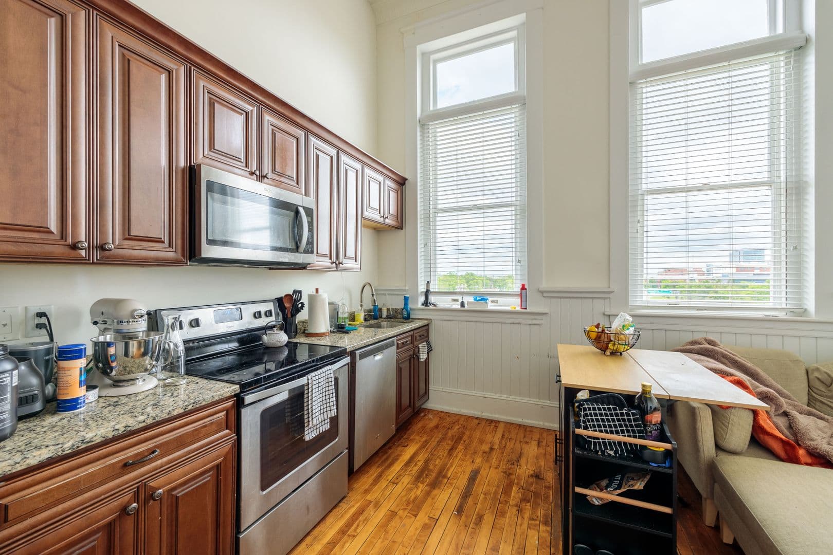 Richmond Apartment: 900 St James St