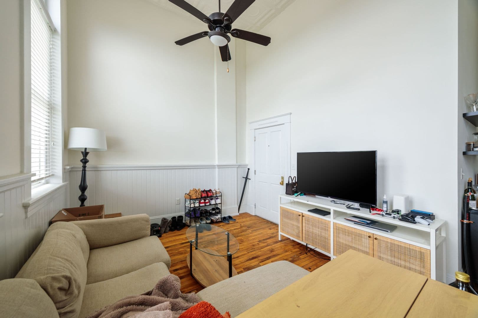 Richmond Apartment: 900 St James St