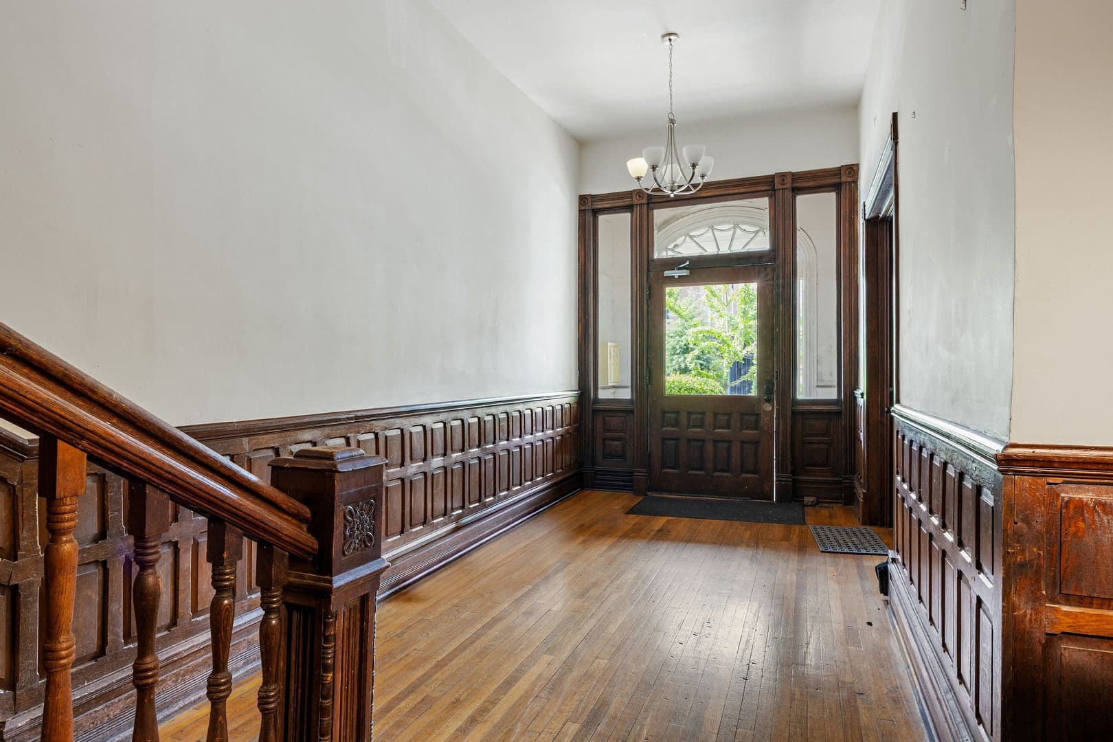 Richmond Apartment: 818 W Franklin St