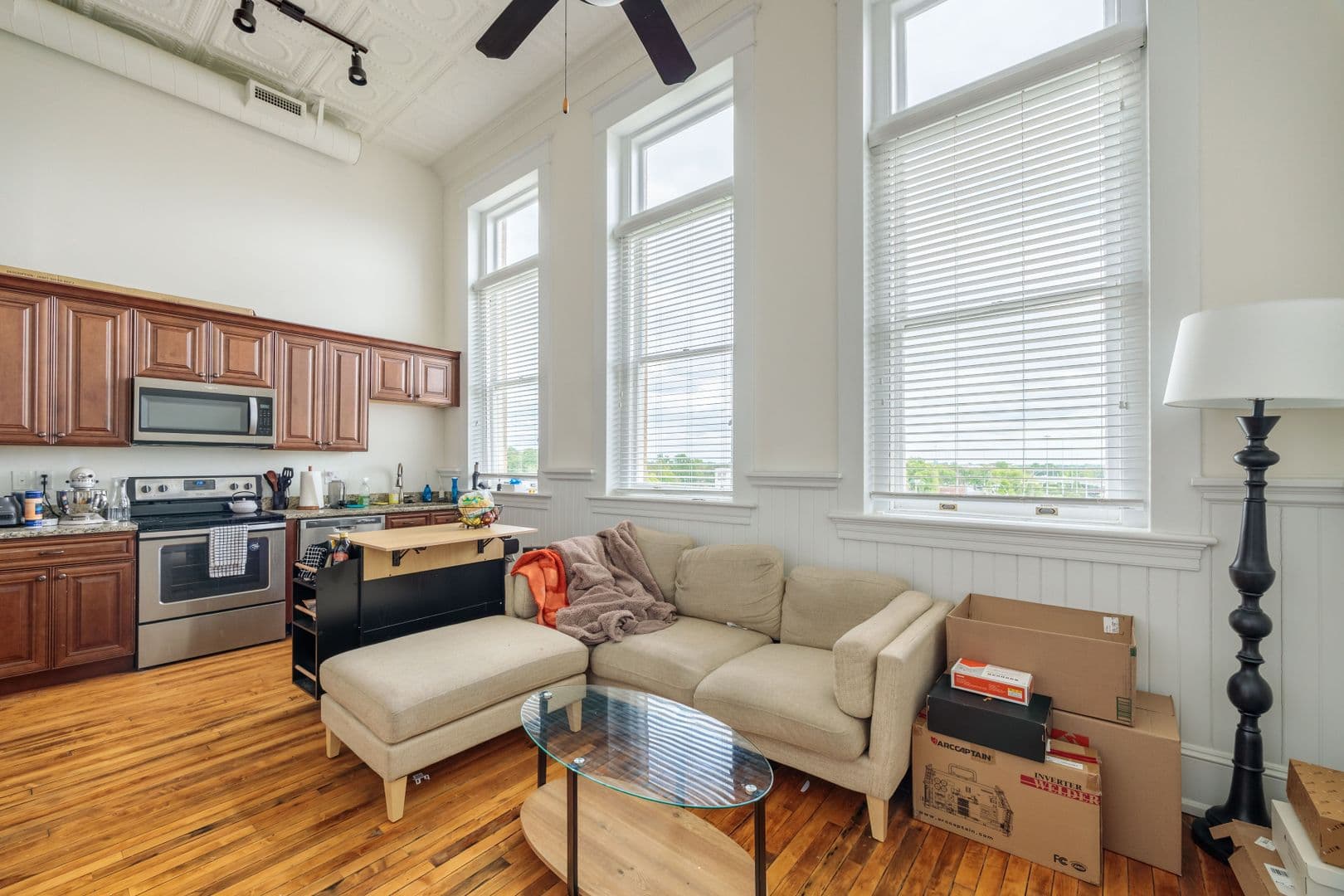 Richmond Apartment: 900 St James St