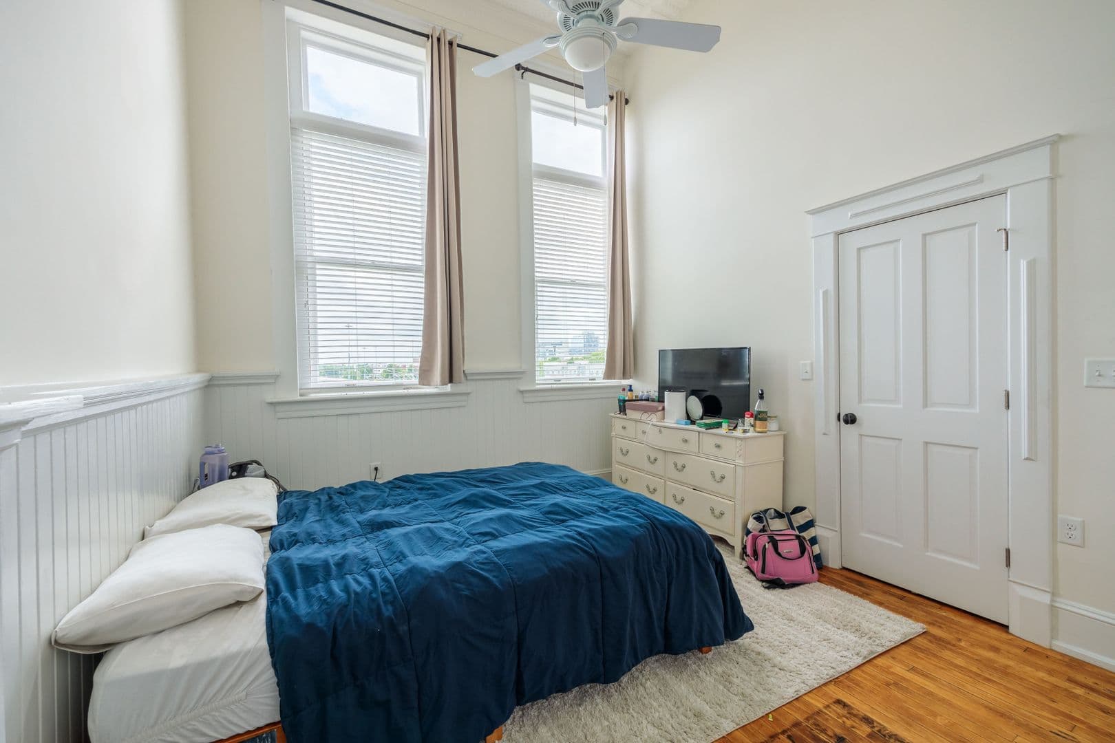 Richmond Apartment: 900 St James St