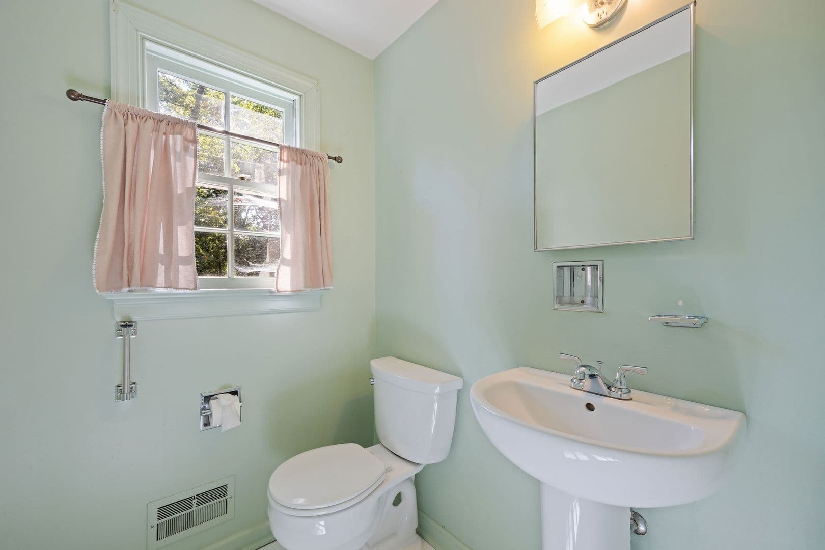 N Chesterfield House: 2401 Scarsborough Dr