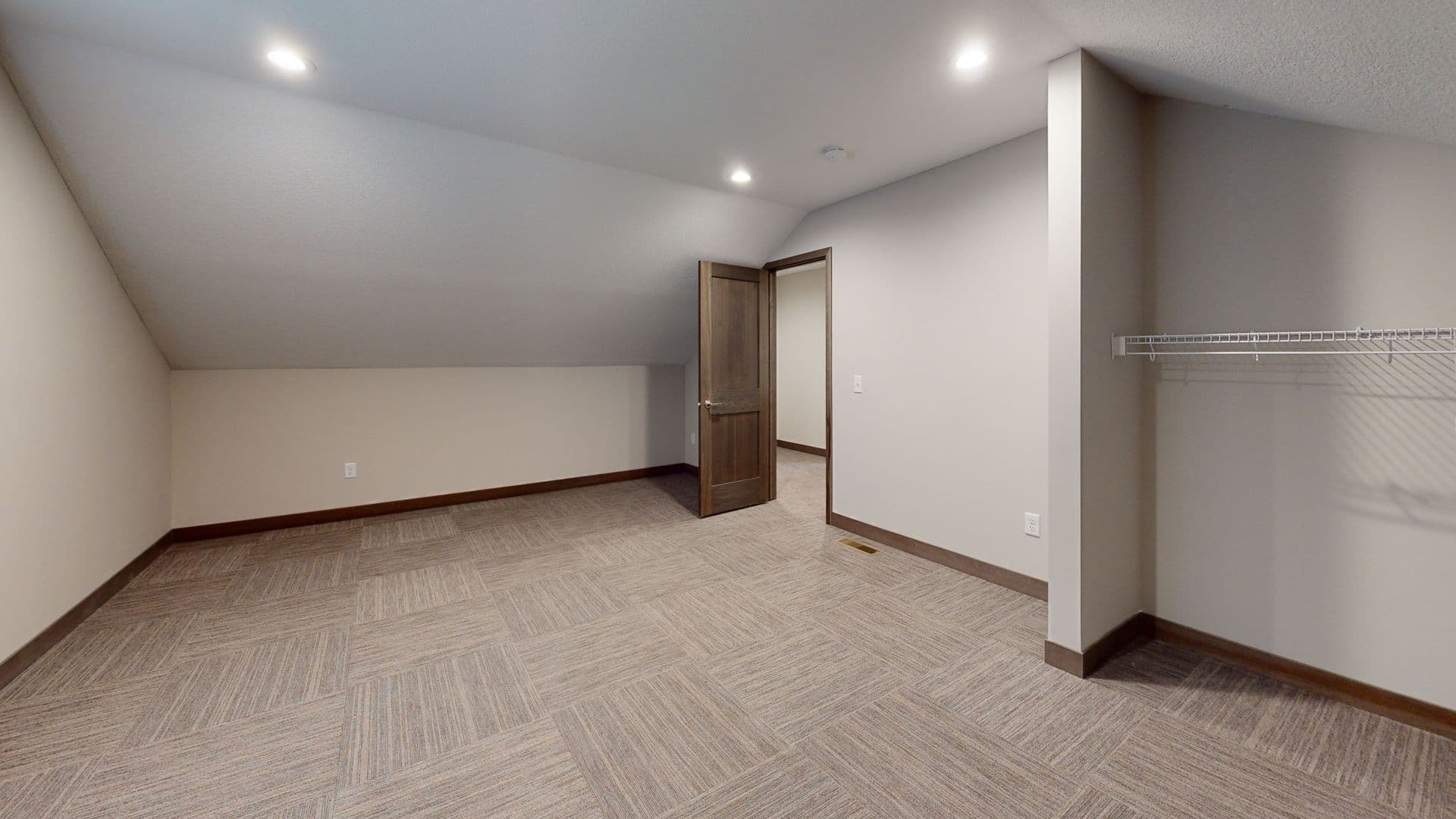 Minneapolis Apartment: 882 20th Ave SE