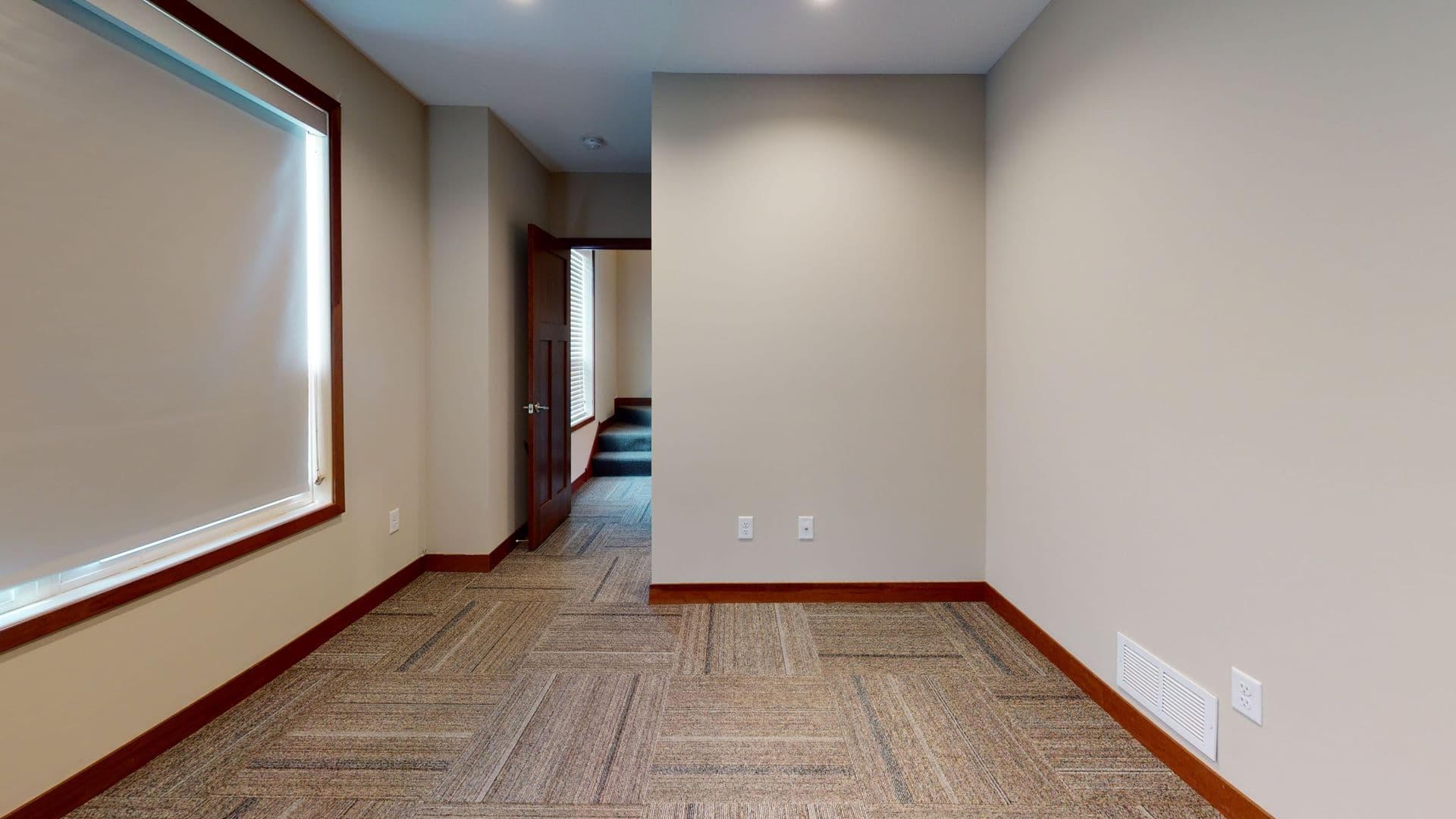 Minneapolis Apartment: 923 6th St SE