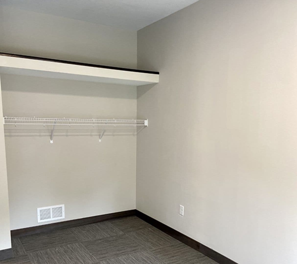 Minneapolis Apartment: 616 12th Ave SE