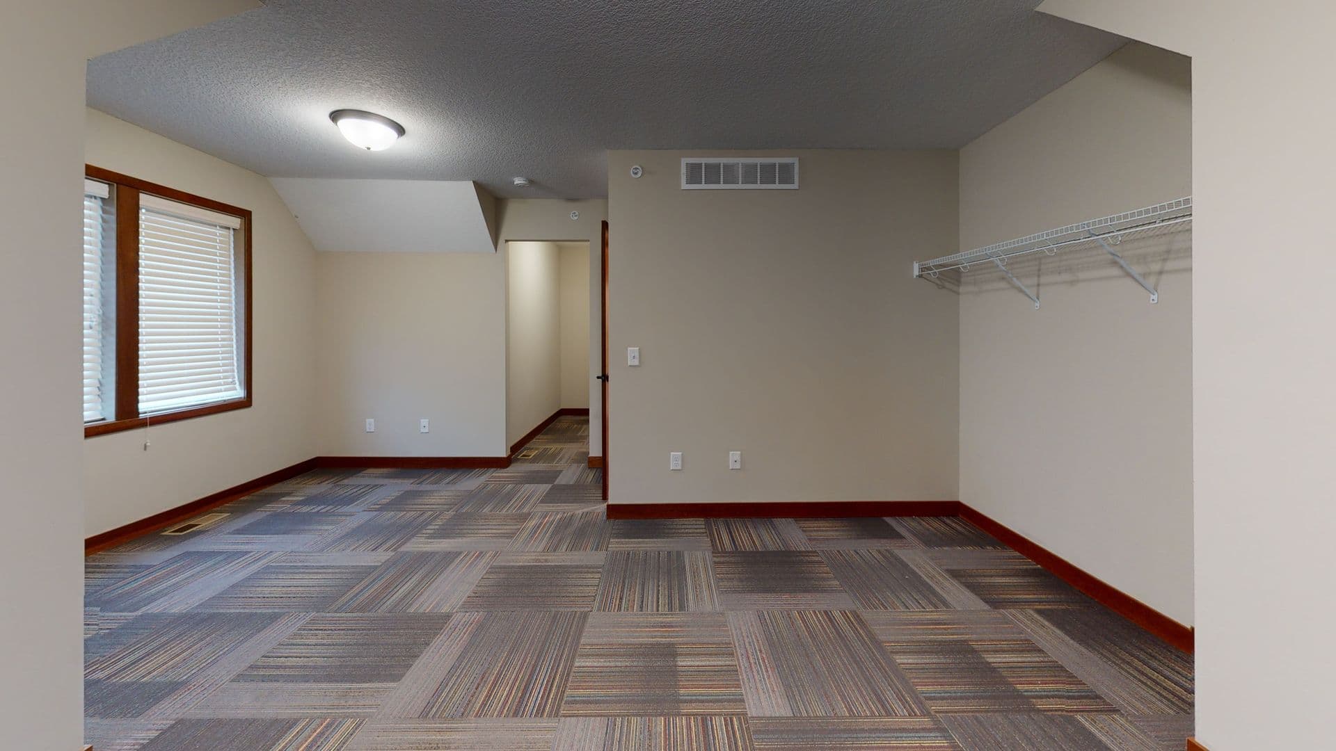 Minneapolis Apartment: 915 7th St SE