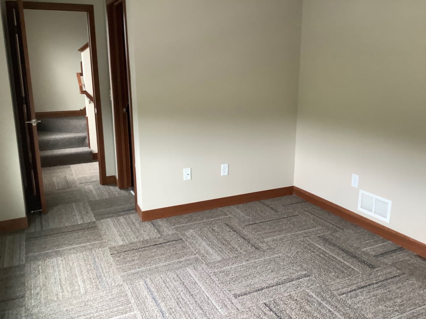 Minneapolis Apartment: 923 6th St SE