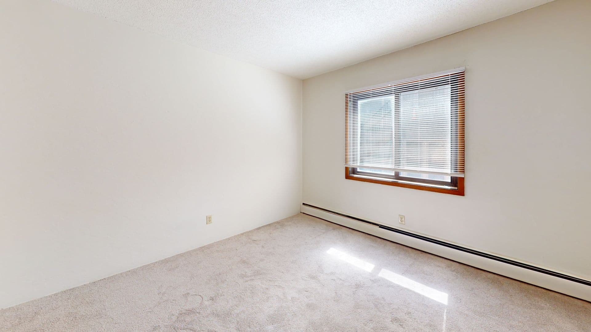 Minneapolis Apartment: 1405 5th St SE