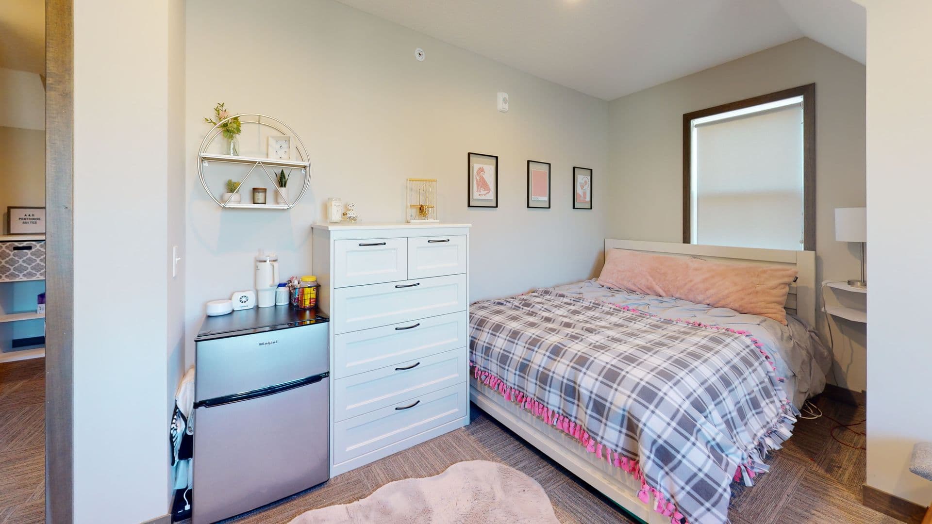Minneapolis Apartment: 716 12th Ave SE