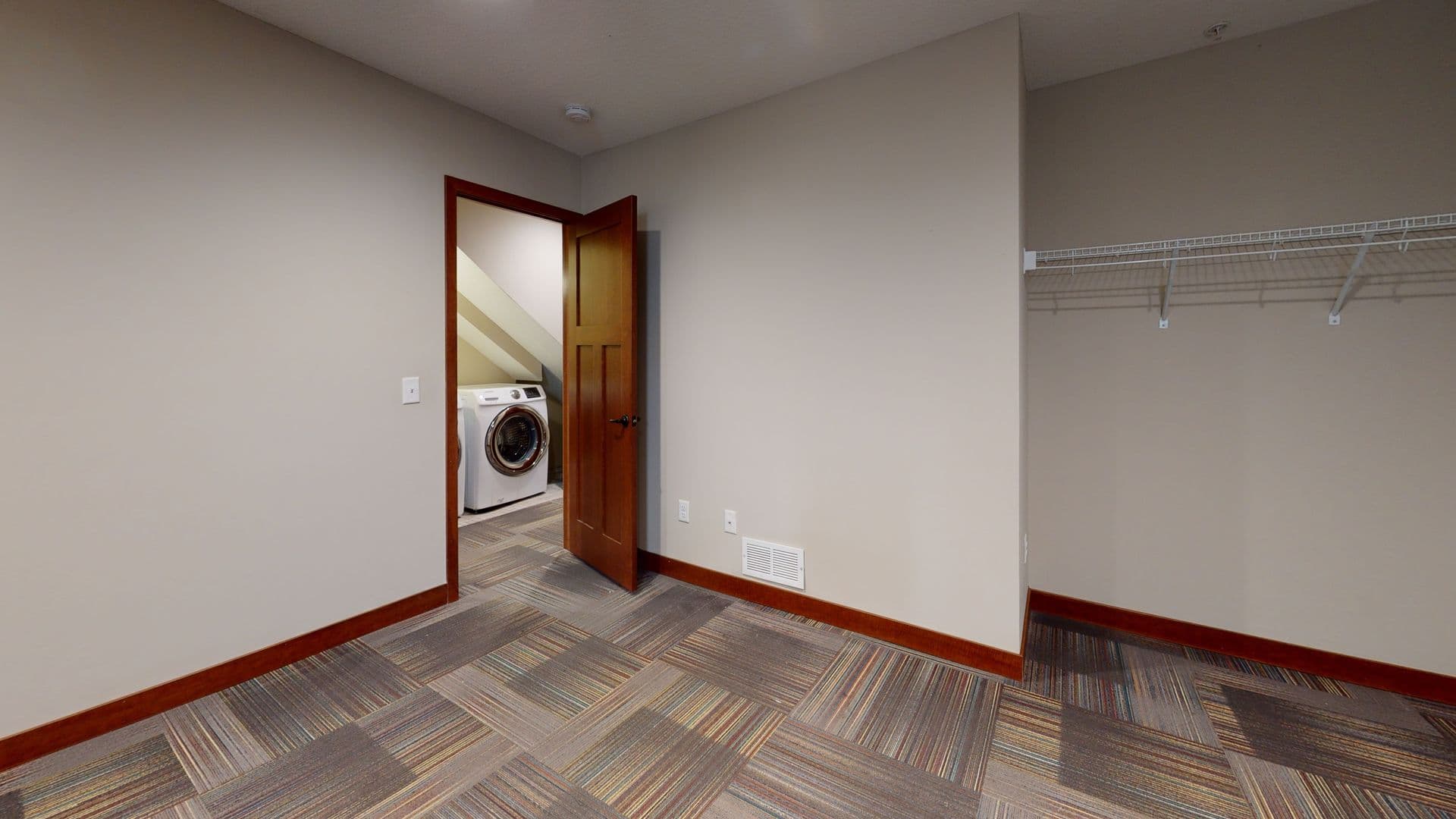 Minneapolis Apartment: 915 7th St SE