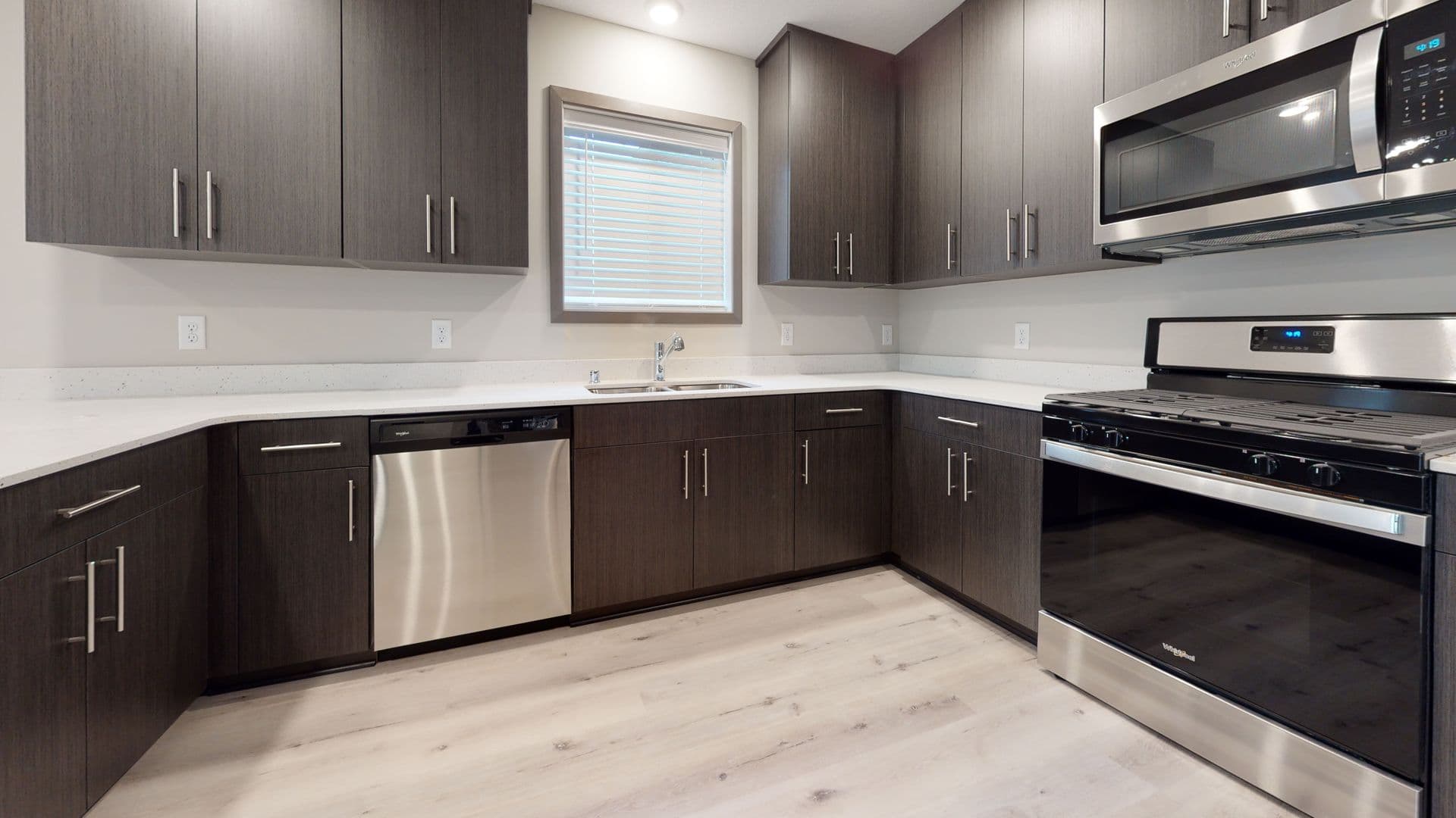 Minneapolis Apartment: 1915 Como Ave SE