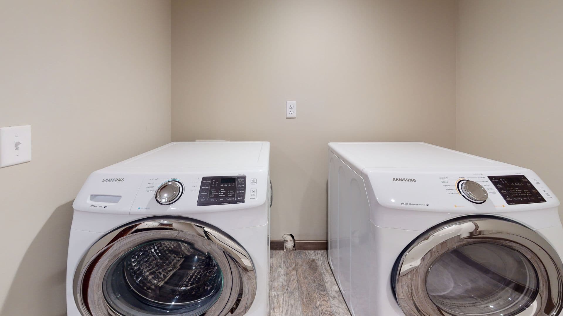 Minneapolis Apartment: 1057 13th Ave SE
